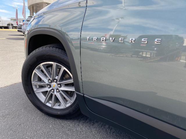 used 2022 Chevrolet Traverse car, priced at $27,200