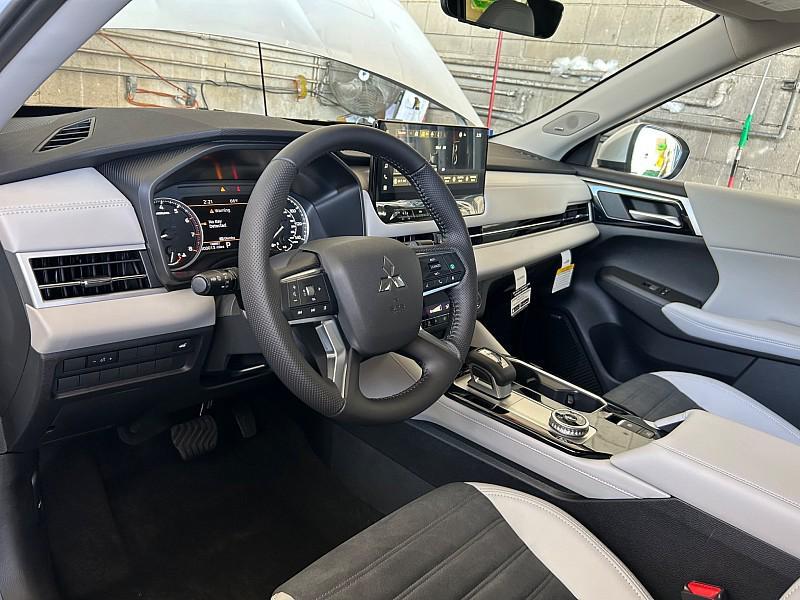 new 2025 Mitsubishi Outlander car, priced at $36,840