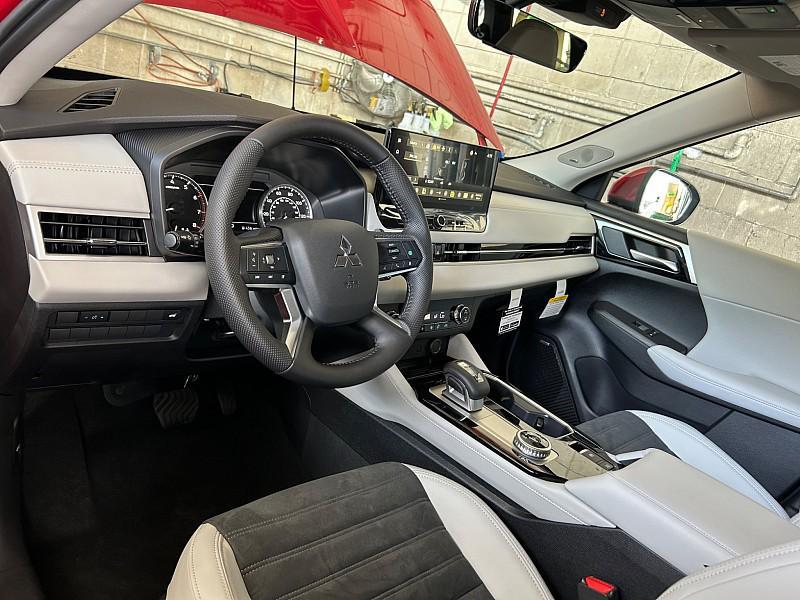 new 2025 Mitsubishi Outlander car, priced at $36,480