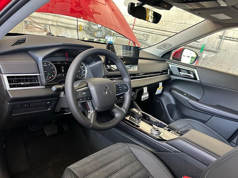 new 2025 Mitsubishi Outlander car, priced at $36,615