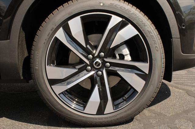 new 2025 Volvo XC40 car, priced at $51,565