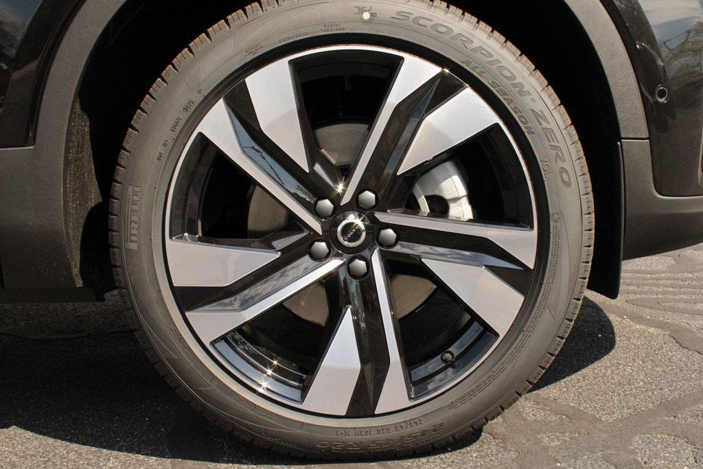 new 2025 Volvo XC40 car, priced at $51,565
