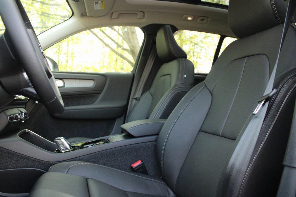 new 2025 Volvo XC40 car, priced at $51,565