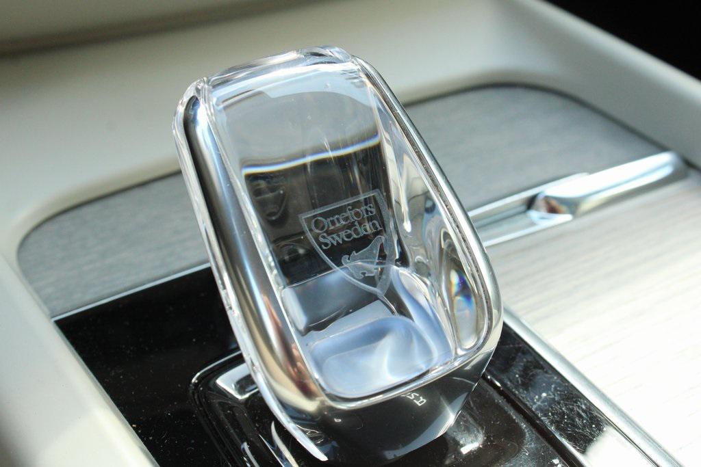used 2022 Volvo XC60 car, priced at $35,701