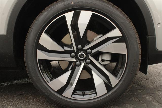 new 2025 Volvo XC40 car, priced at $51,565
