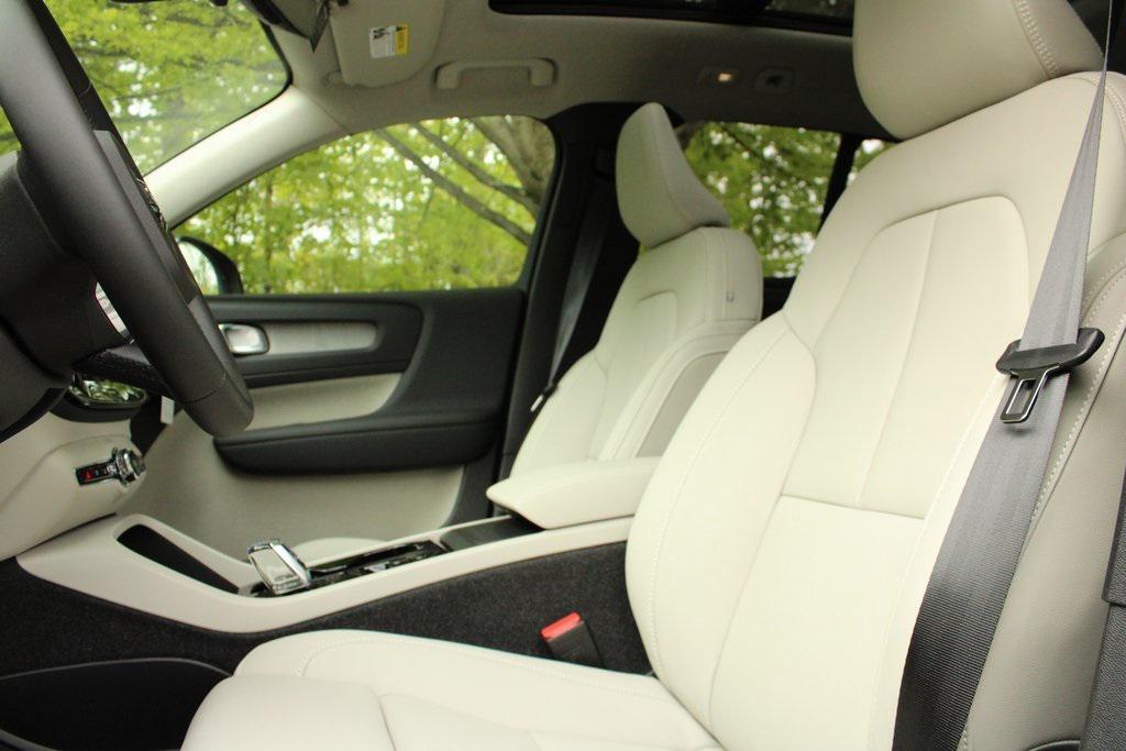 new 2025 Volvo XC40 car, priced at $51,565