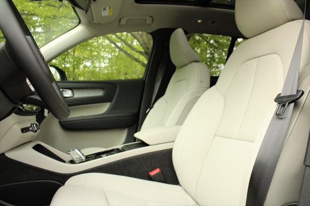 new 2025 Volvo XC40 car, priced at $51,565