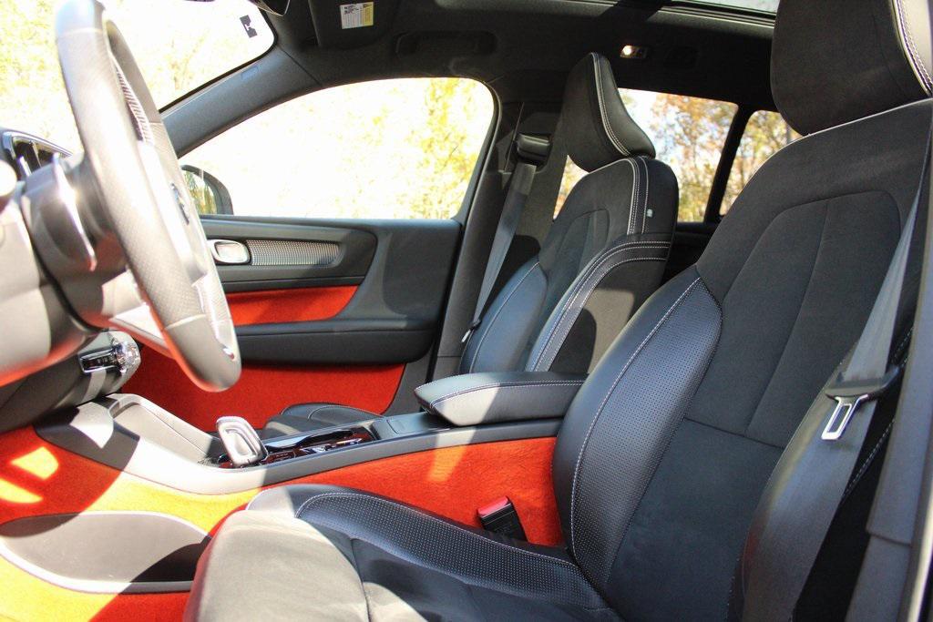 used 2019 Volvo XC40 car, priced at $18,395