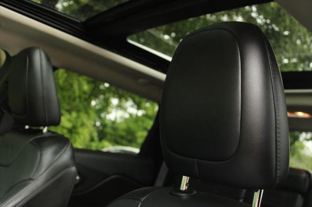 used 2014 Jeep Cherokee car, priced at $11,277