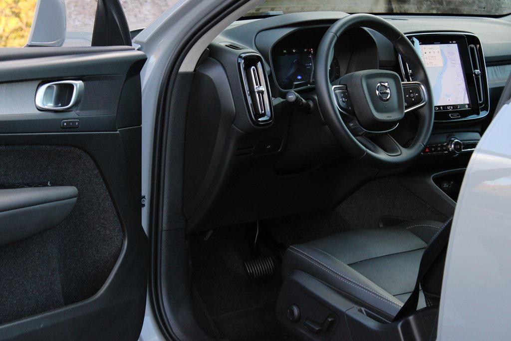 new 2025 Volvo XC40 car, priced at $46,015