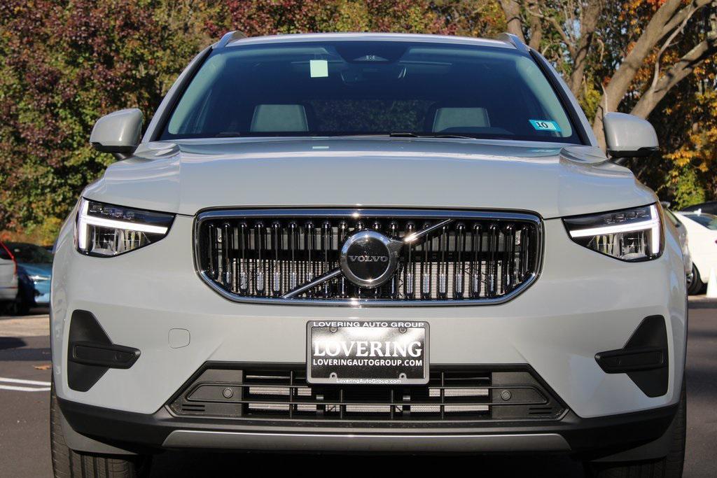 new 2025 Volvo XC40 car, priced at $46,015