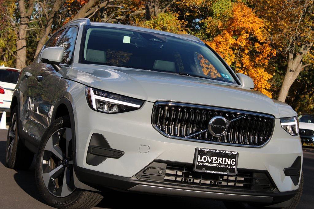 new 2025 Volvo XC40 car, priced at $46,015