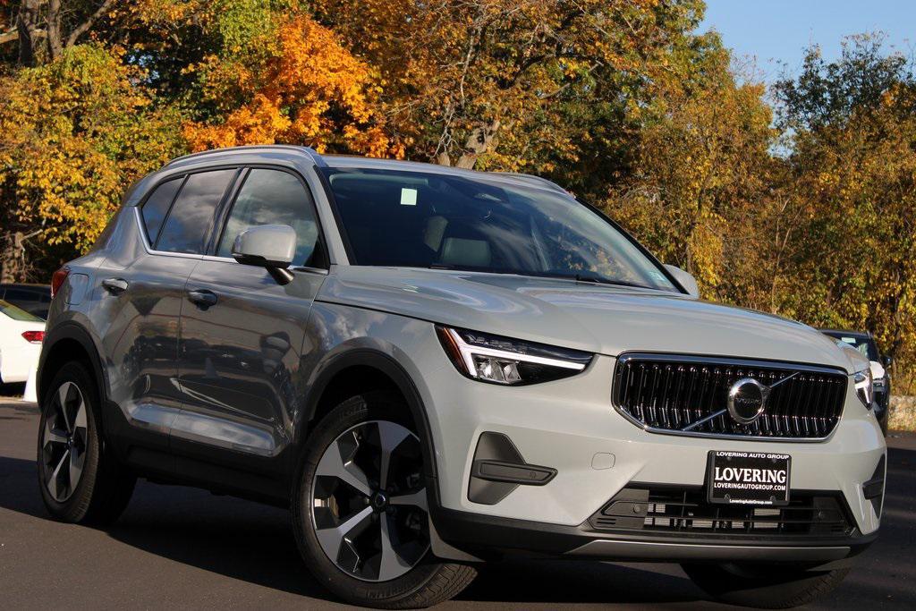 new 2025 Volvo XC40 car, priced at $46,015