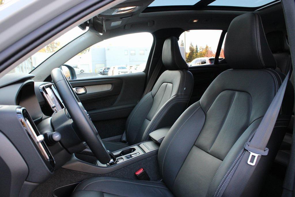 new 2025 Volvo XC40 car, priced at $46,015