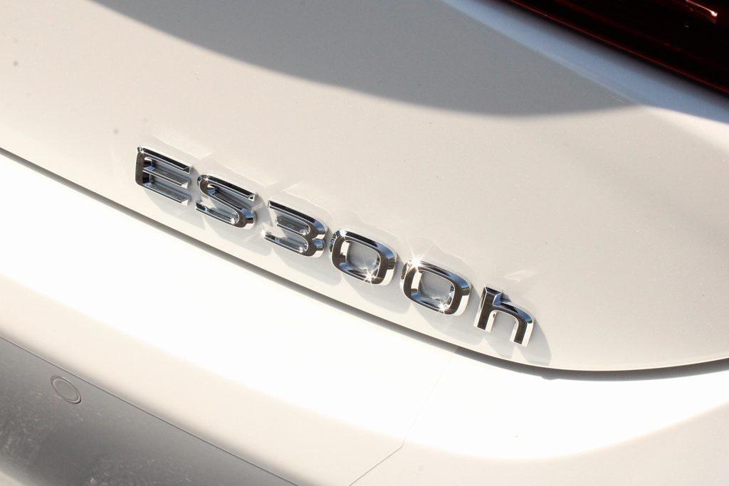 used 2025 Lexus ES 300h car, priced at $47,977