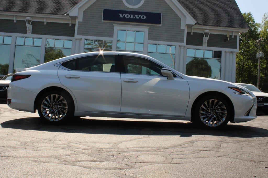 used 2025 Lexus ES 300h car, priced at $47,977