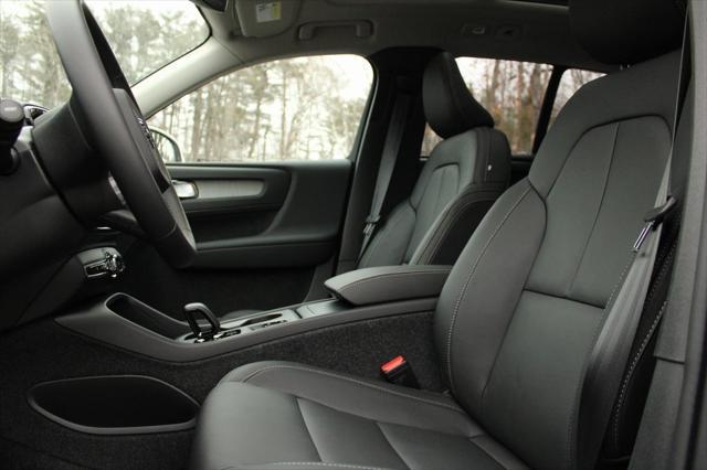 new 2025 Volvo XC40 car, priced at $46,035