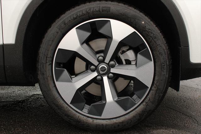 new 2025 Volvo XC40 car, priced at $46,035
