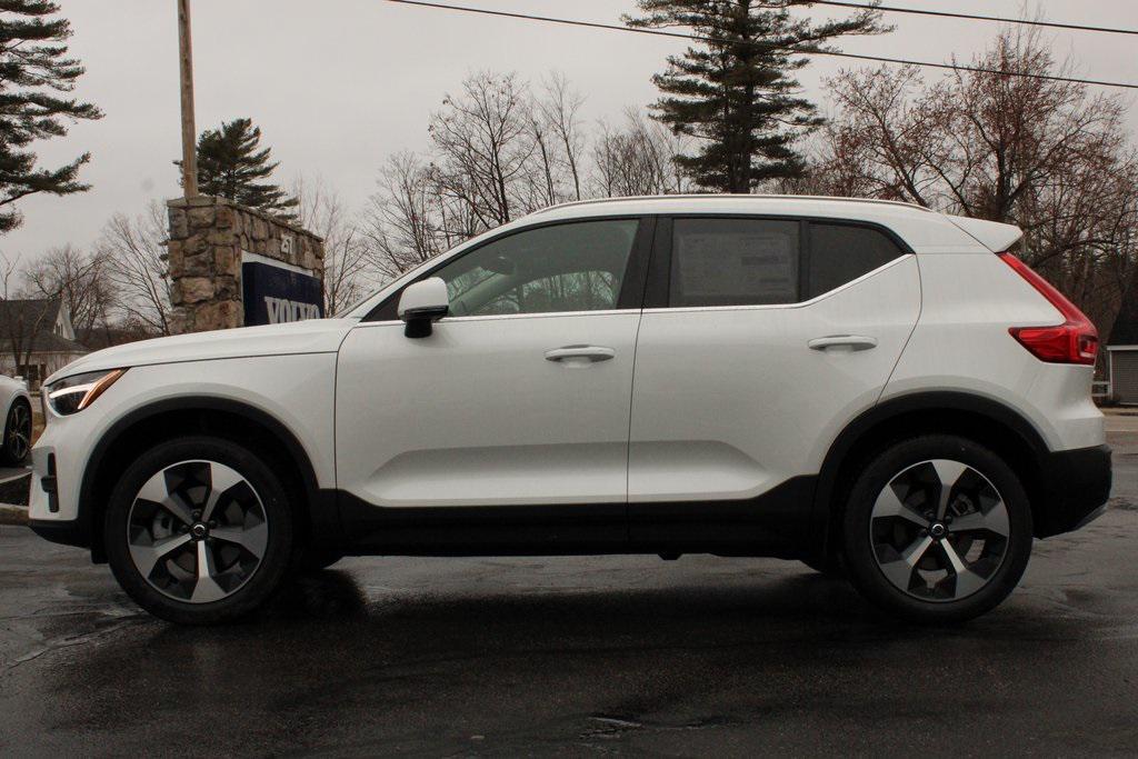 new 2025 Volvo XC40 car, priced at $46,035
