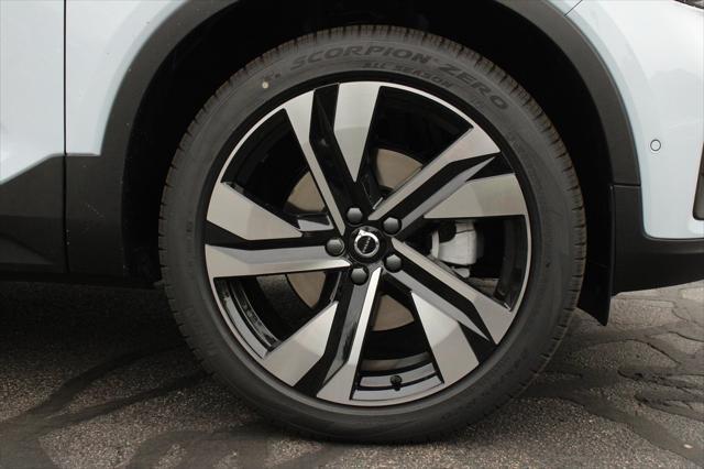 new 2025 Volvo XC40 car, priced at $49,810