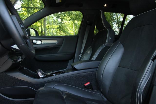 used 2022 Volvo XC40 car, priced at $35,932