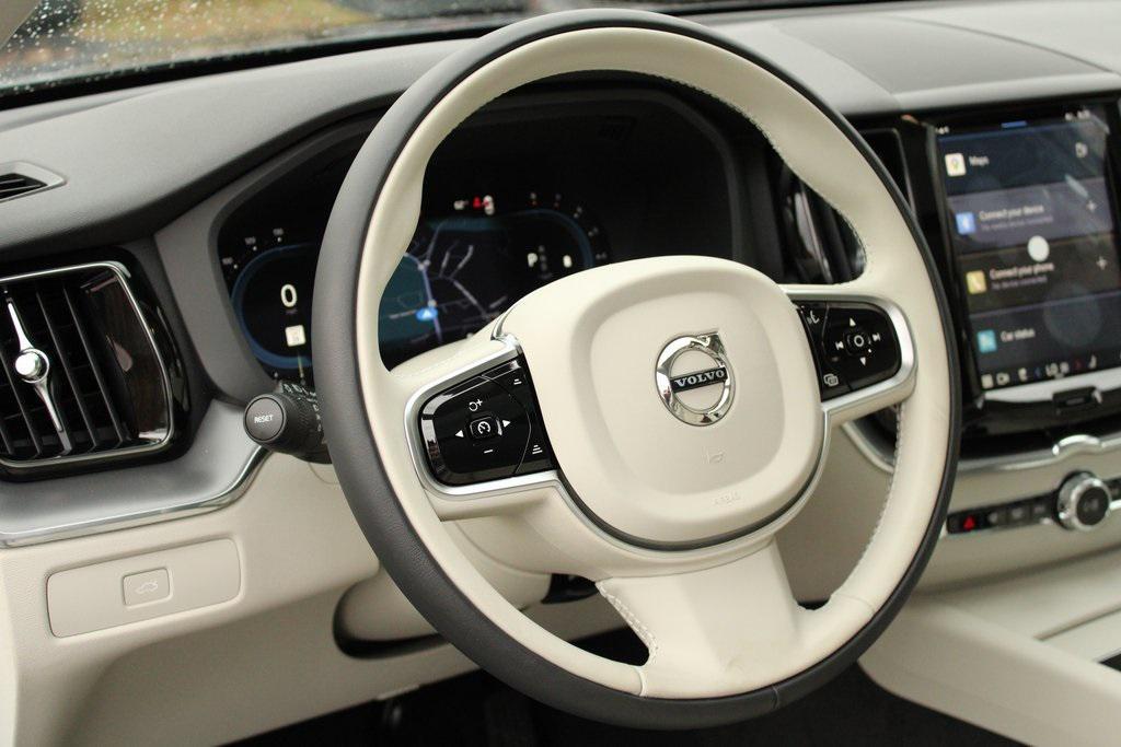 new 2025 Volvo XC60 car, priced at $51,075