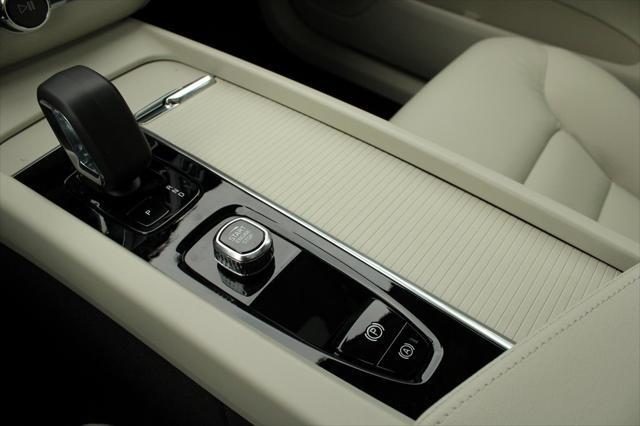 new 2025 Volvo XC60 car, priced at $51,075