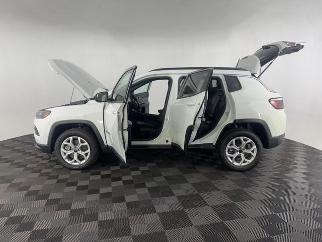 new 2025 Jeep Compass car, priced at $25,500