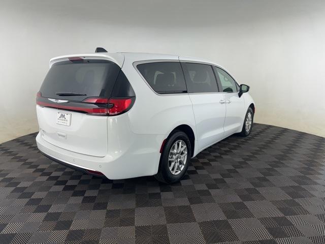 new 2024 Chrysler Pacifica car, priced at $33,000