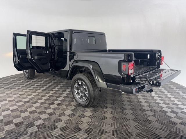 new 2025 Jeep Gladiator car, priced at $47,500