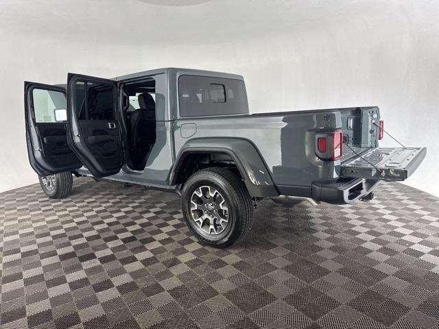 new 2025 Jeep Gladiator car, priced at $47,250