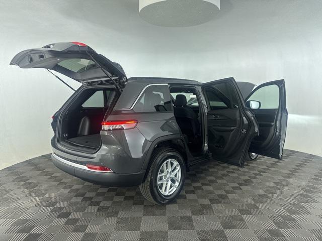 new 2025 Jeep Grand Cherokee car, priced at $38,250