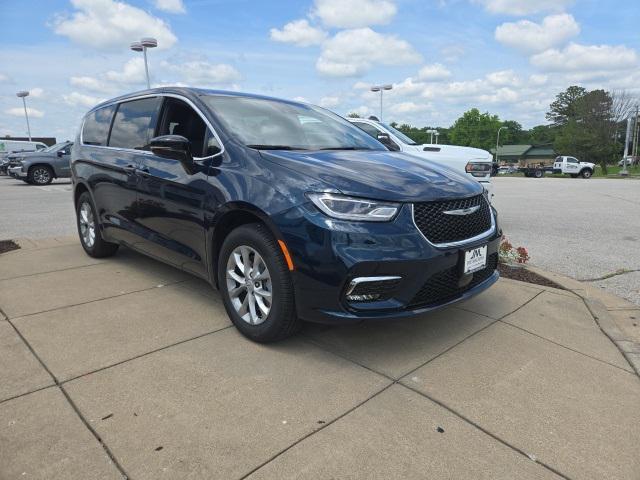 new 2025 Chrysler Pacifica car, priced at $40,321
