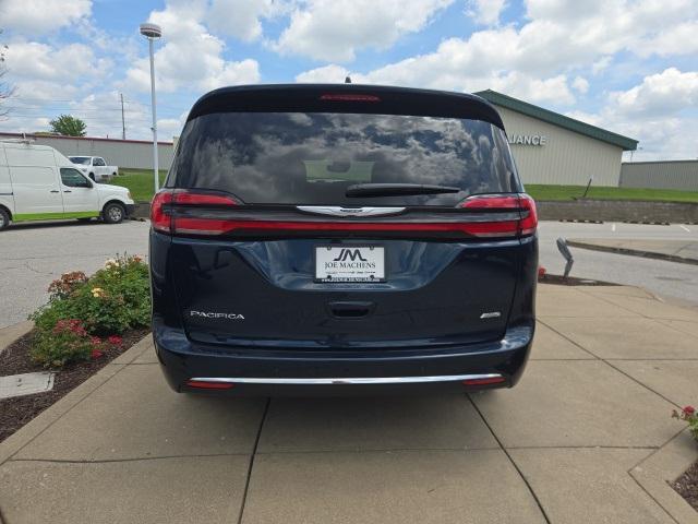 new 2025 Chrysler Pacifica car, priced at $40,321