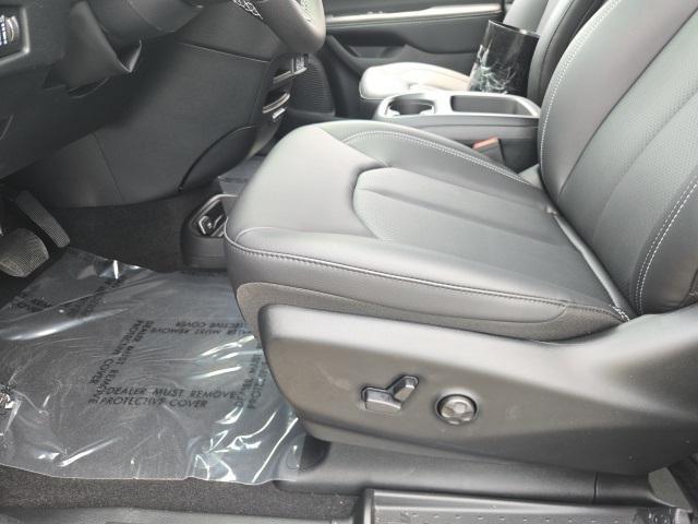 new 2025 Chrysler Pacifica car, priced at $40,321
