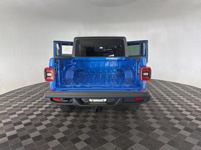 new 2025 Jeep Gladiator car, priced at $43,582