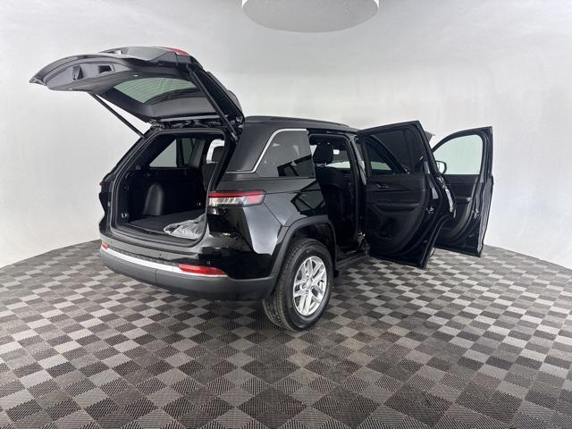 new 2025 Jeep Grand Cherokee car, priced at $38,663
