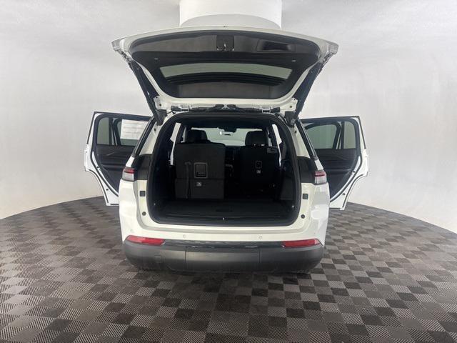 new 2025 Jeep Grand Cherokee L car, priced at $40,662