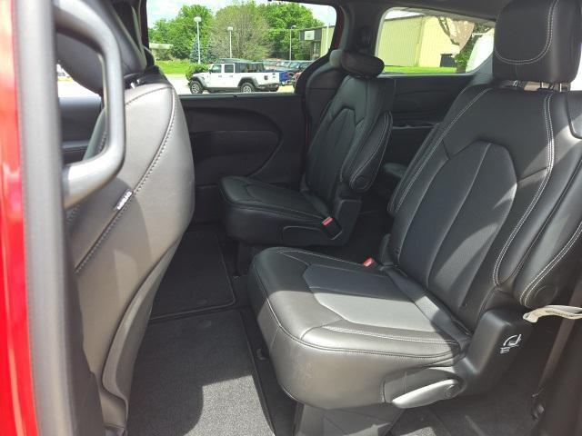 new 2025 Chrysler Pacifica car, priced at $43,288