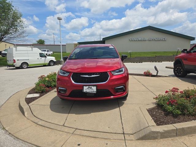 new 2025 Chrysler Pacifica car, priced at $43,288