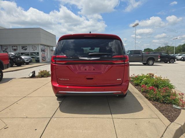 new 2025 Chrysler Pacifica car, priced at $43,288
