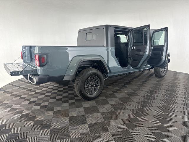 new 2024 Jeep Gladiator car, priced at $40,986