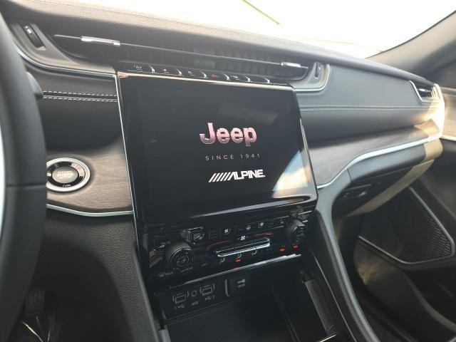 new 2025 Jeep Grand Cherokee car, priced at $46,638