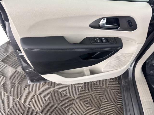 used 2023 Chrysler Pacifica car, priced at $23,500