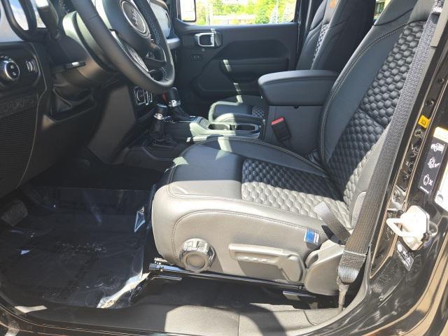 new 2025 Jeep Gladiator car, priced at $40,860