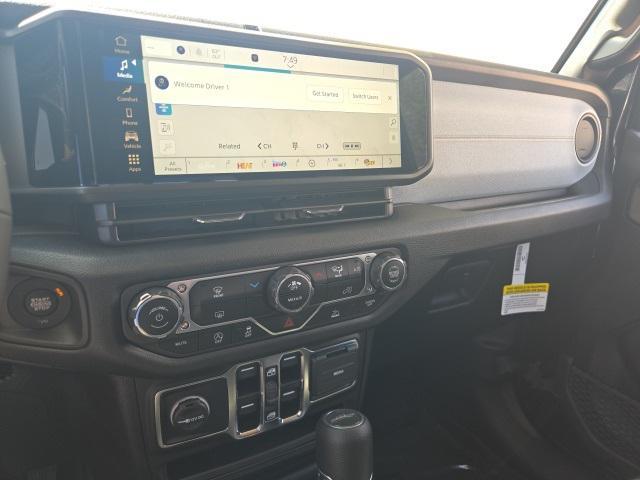 new 2025 Jeep Gladiator car, priced at $40,860