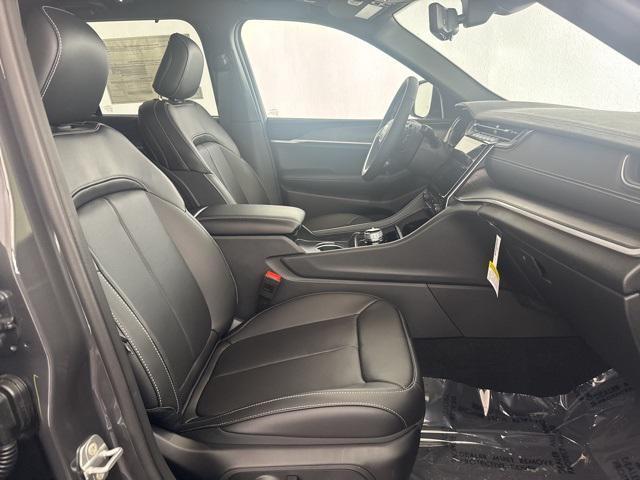 new 2025 Jeep Grand Cherokee car, priced at $44,137