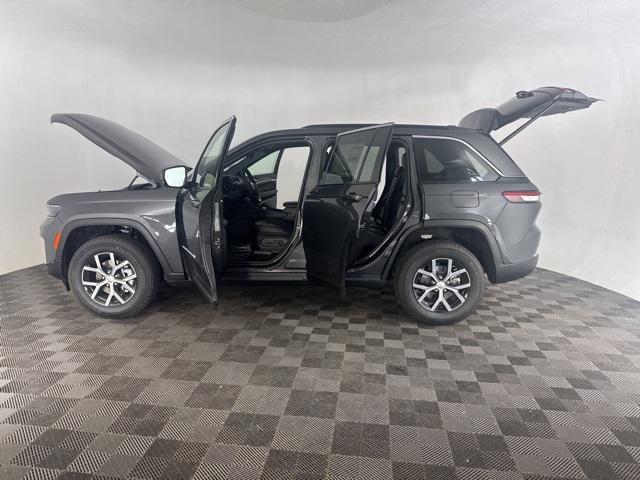 new 2025 Jeep Grand Cherokee car, priced at $44,137