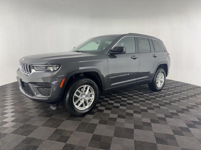 new 2025 Jeep Grand Cherokee car, priced at $34,000