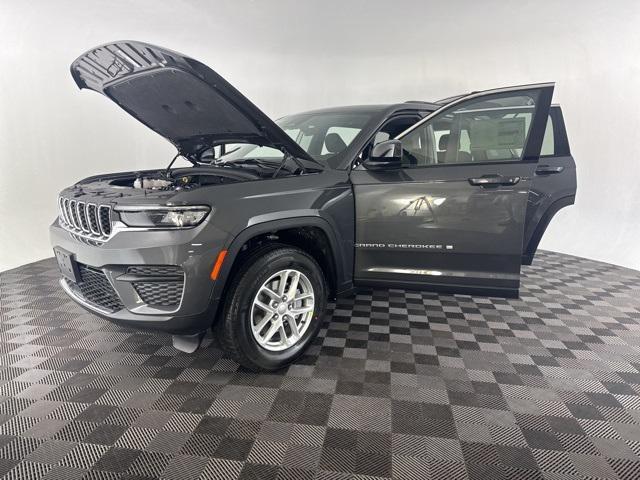 new 2025 Jeep Grand Cherokee car, priced at $34,000